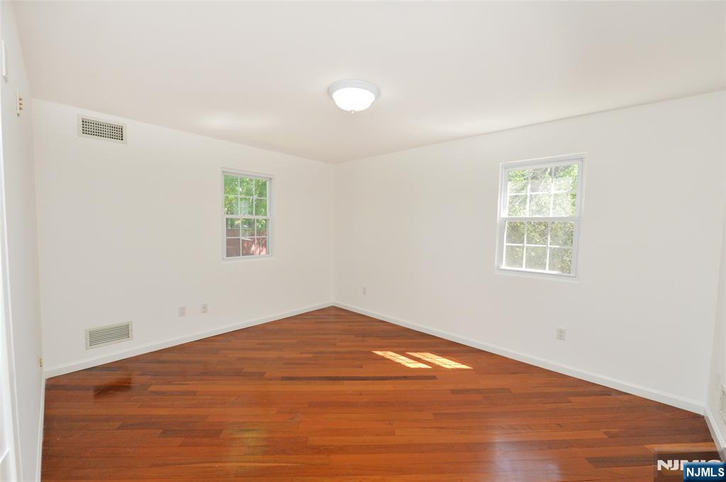 17-23 Berdan Avenue Property Photo 10