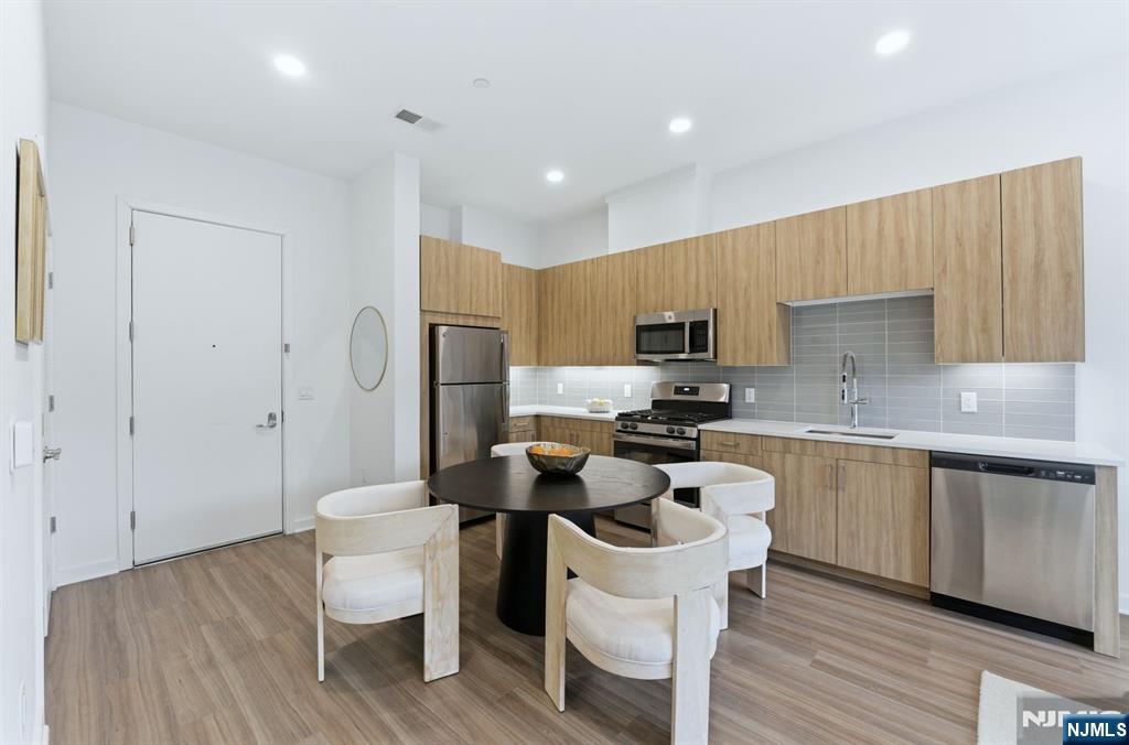 37 Orange Road 401 Property Photo 4