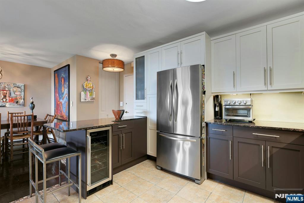 2000 Linwood Avenue 22c/d Property Photo 4