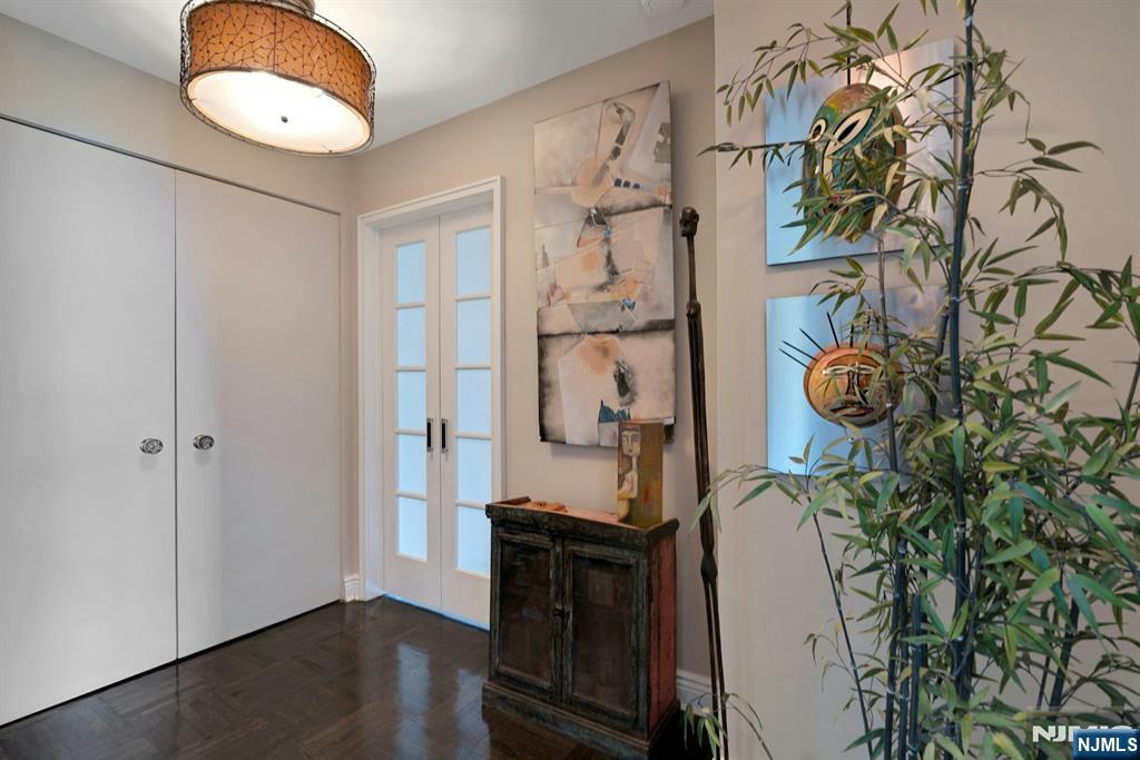 2000 Linwood Avenue 22c/d Property Photo 14