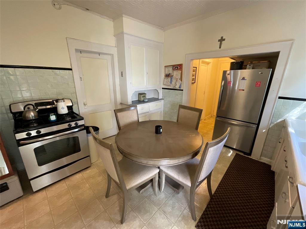 292 Orient Way Property Photo 10