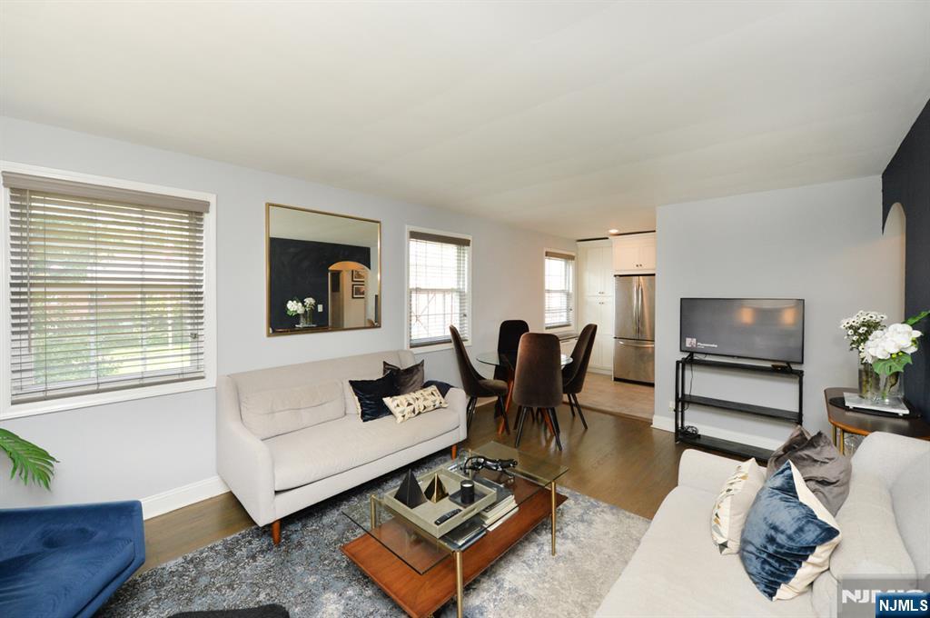 63 W Hudson Avenue C Property Photo 6