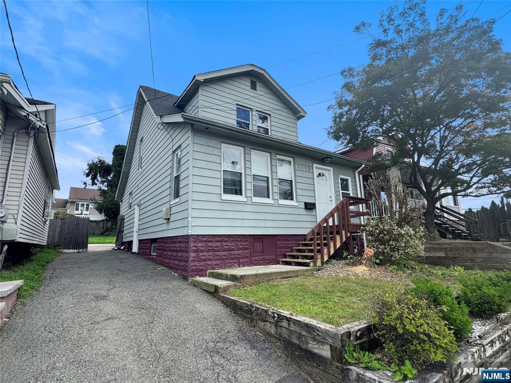 1113 Woolley Avenue Property Photo 1