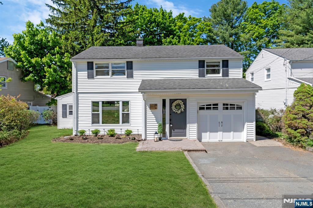 20 W Saddle River Road Property Photo 2