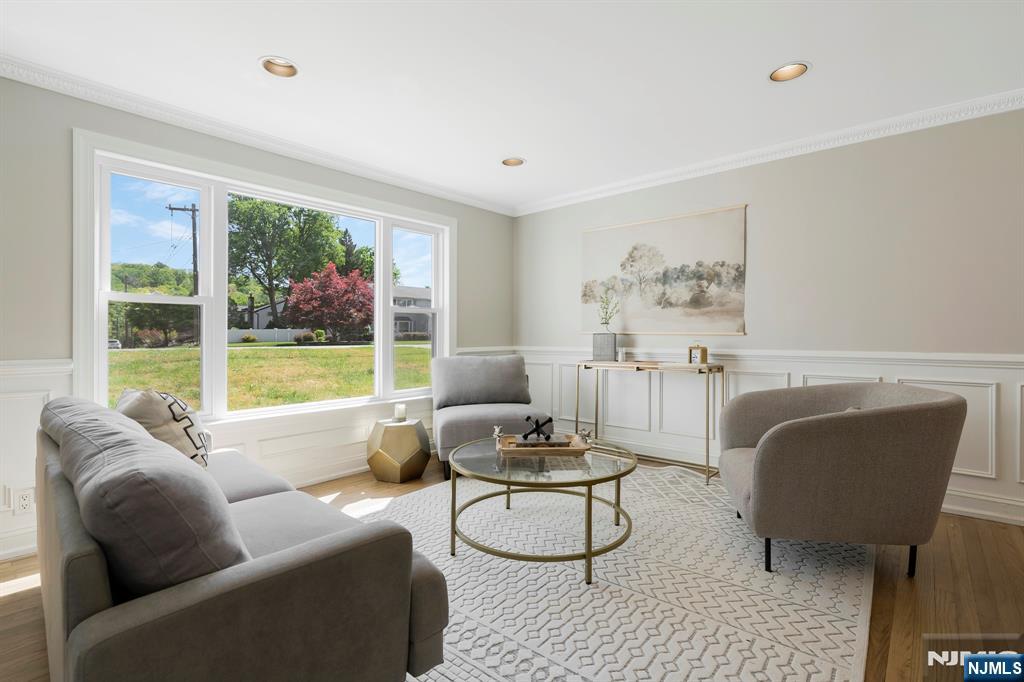 20 W Saddle River Road Property Photo 4