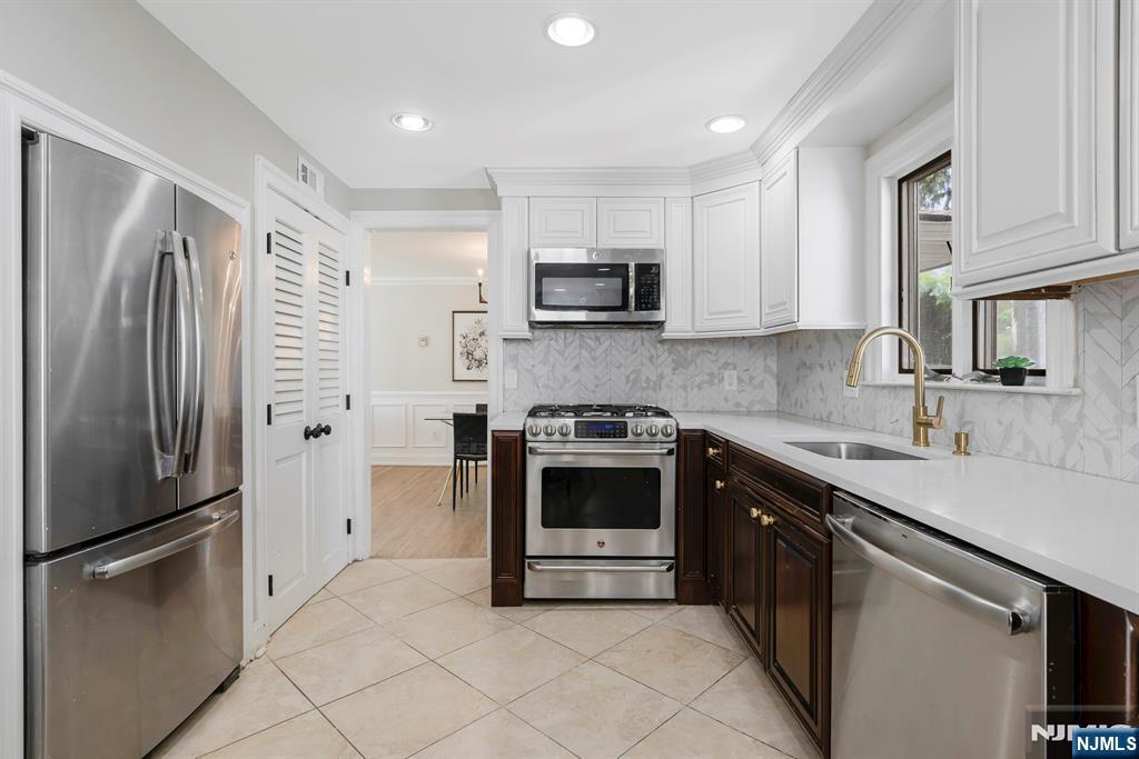20 W Saddle River Road Property Photo 8
