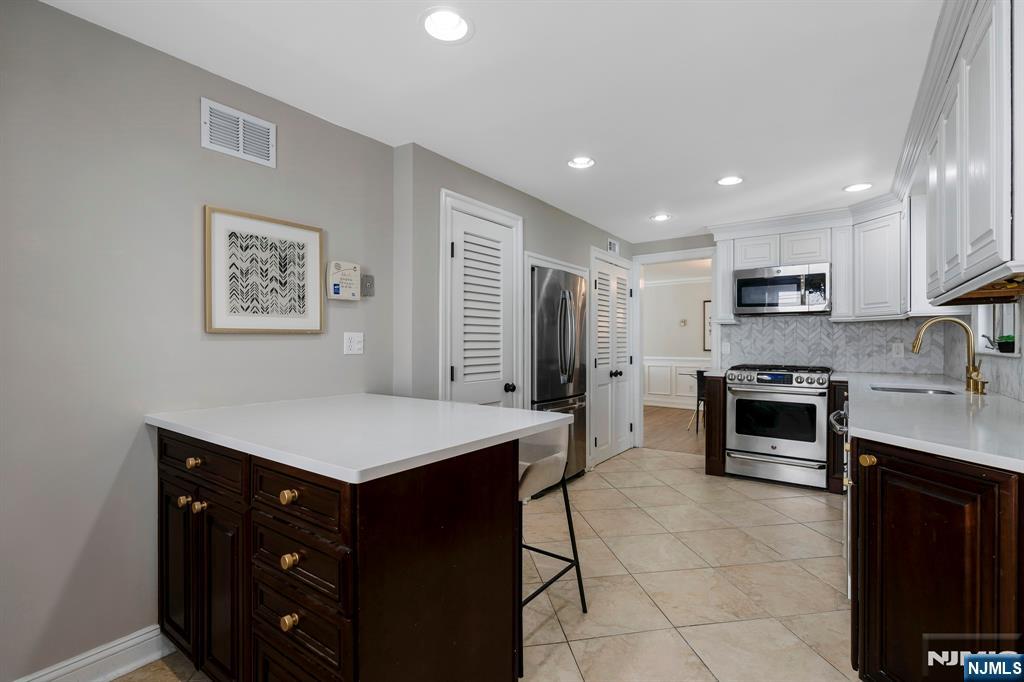 20 W Saddle River Road Property Photo 10