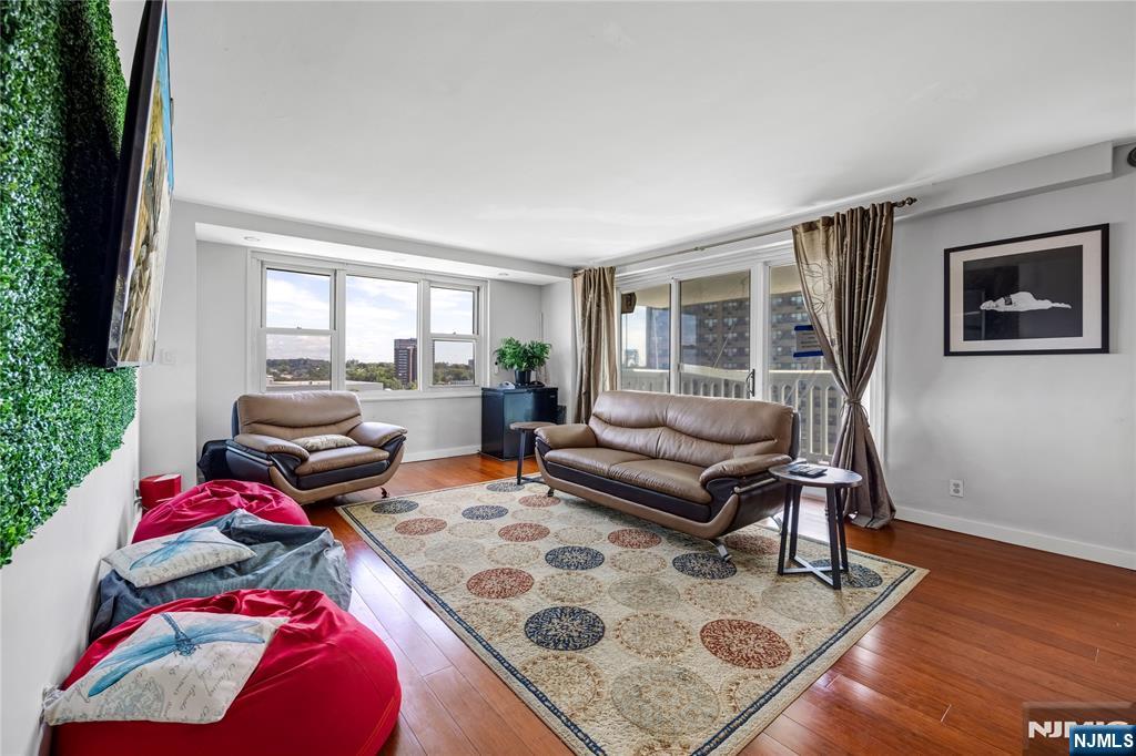 555 North Avenue 11e Property Photo 6