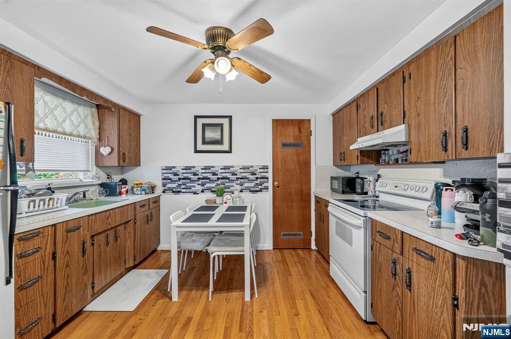 130 Rowland Avenue Property Photo 6