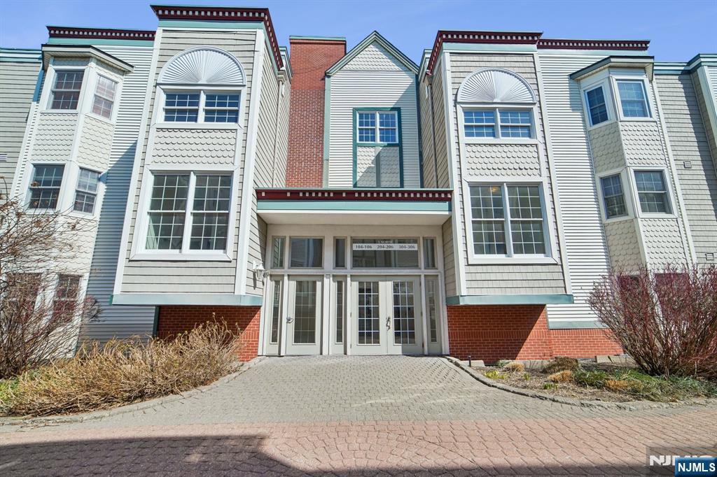 249 The Promenade Property Photo 1