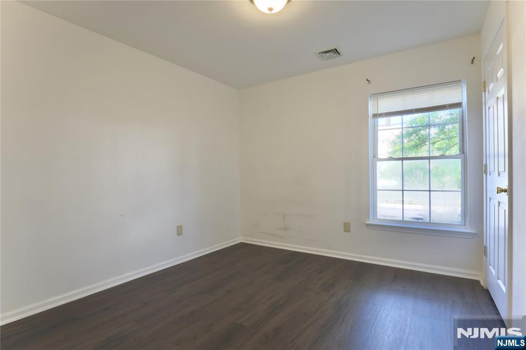 586 15th Avenue Property Photo 4