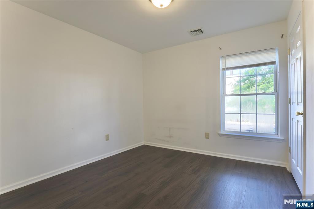 586 15th Avenue Property Photo 5