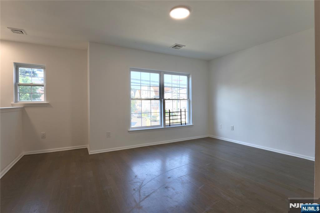 586 15th Avenue Property Photo 9