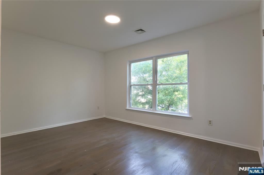 586 15th Avenue Property Photo 17