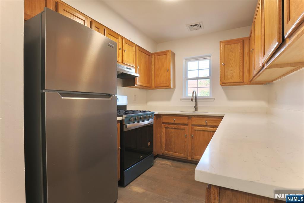 586 15th Avenue Property Photo 24
