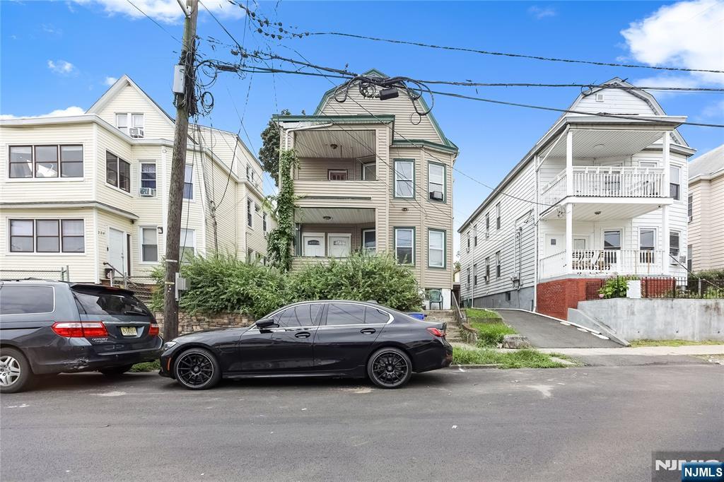 226 Lawrence Street Property Photo 2