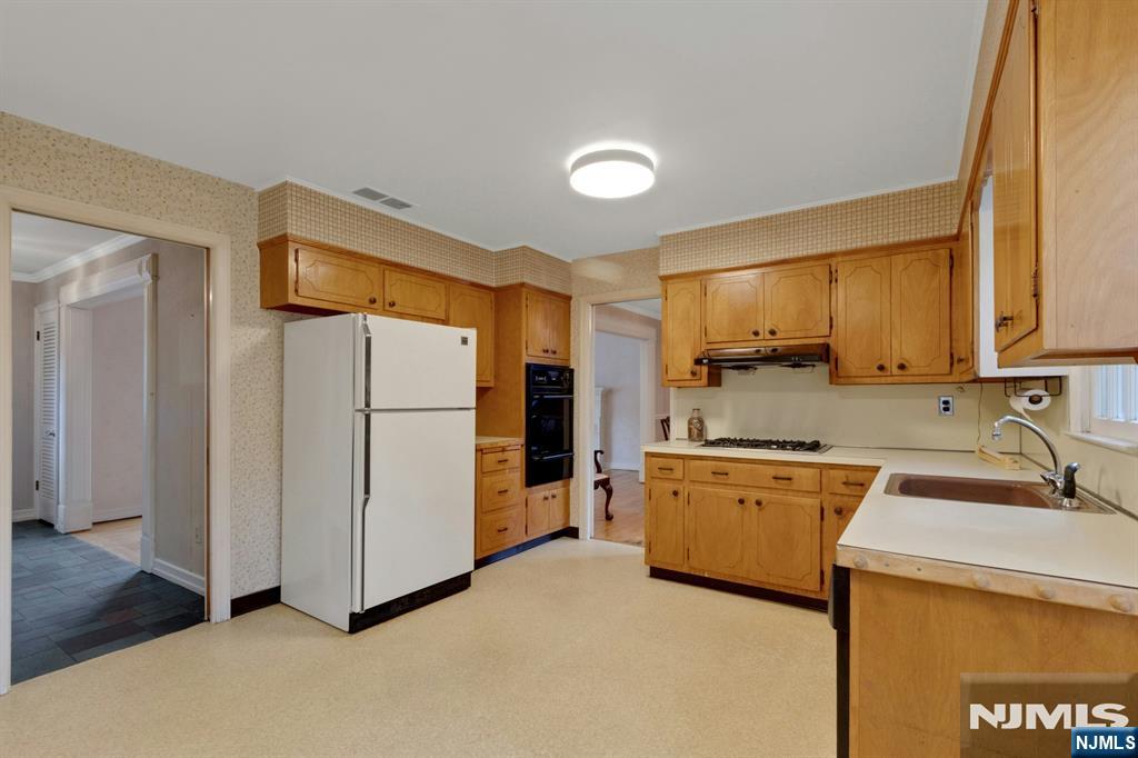 121 Christie Street Property Photo 10