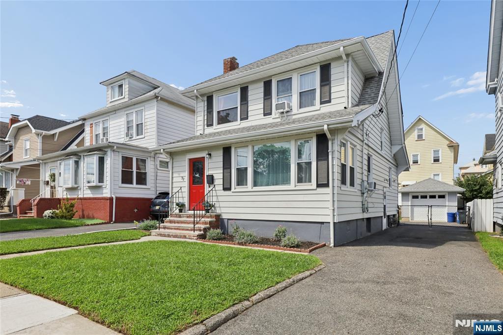 32 Barrington Avenue Property Photo 1