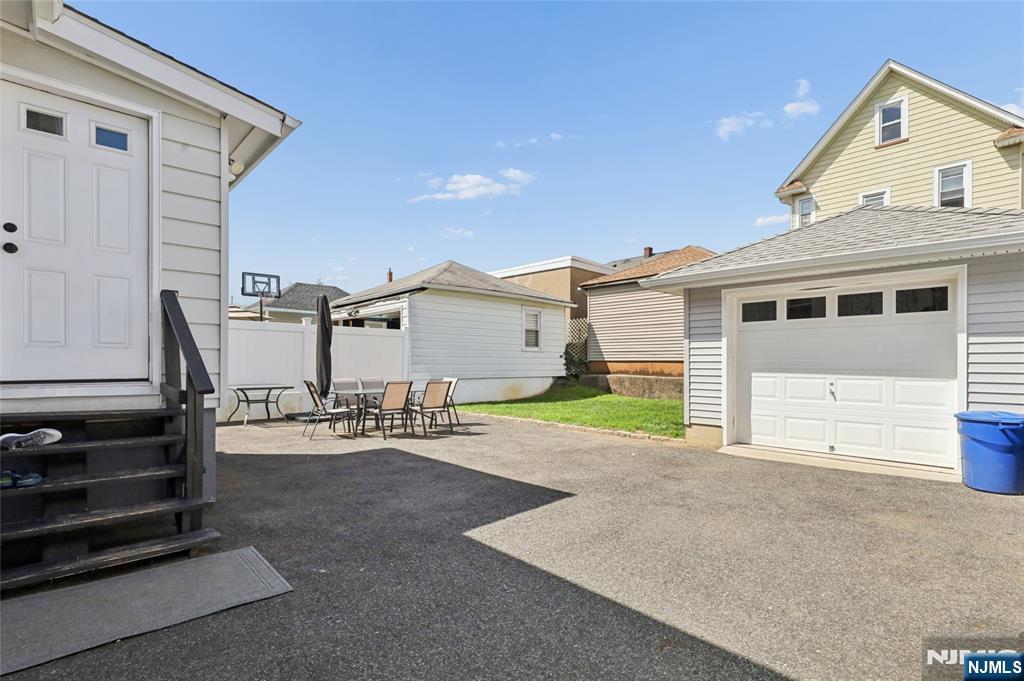 32 Barrington Avenue Property Photo 4