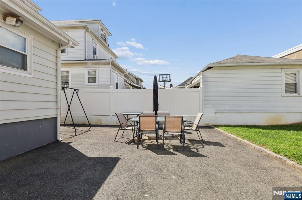 32 Barrington Avenue Property Photo 5