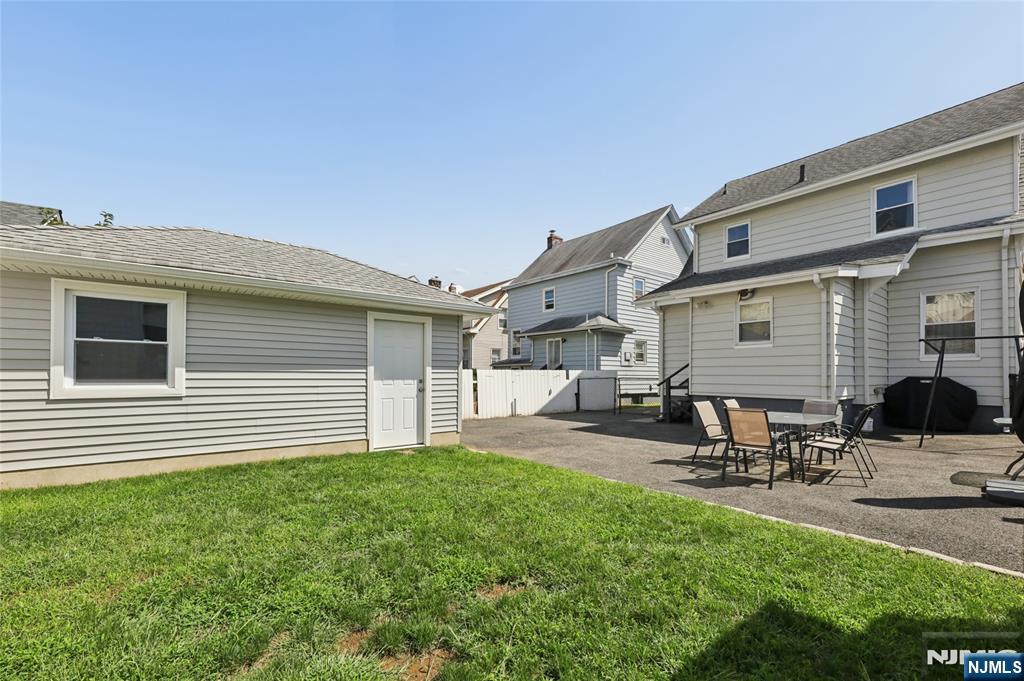 32 Barrington Avenue Property Photo 6