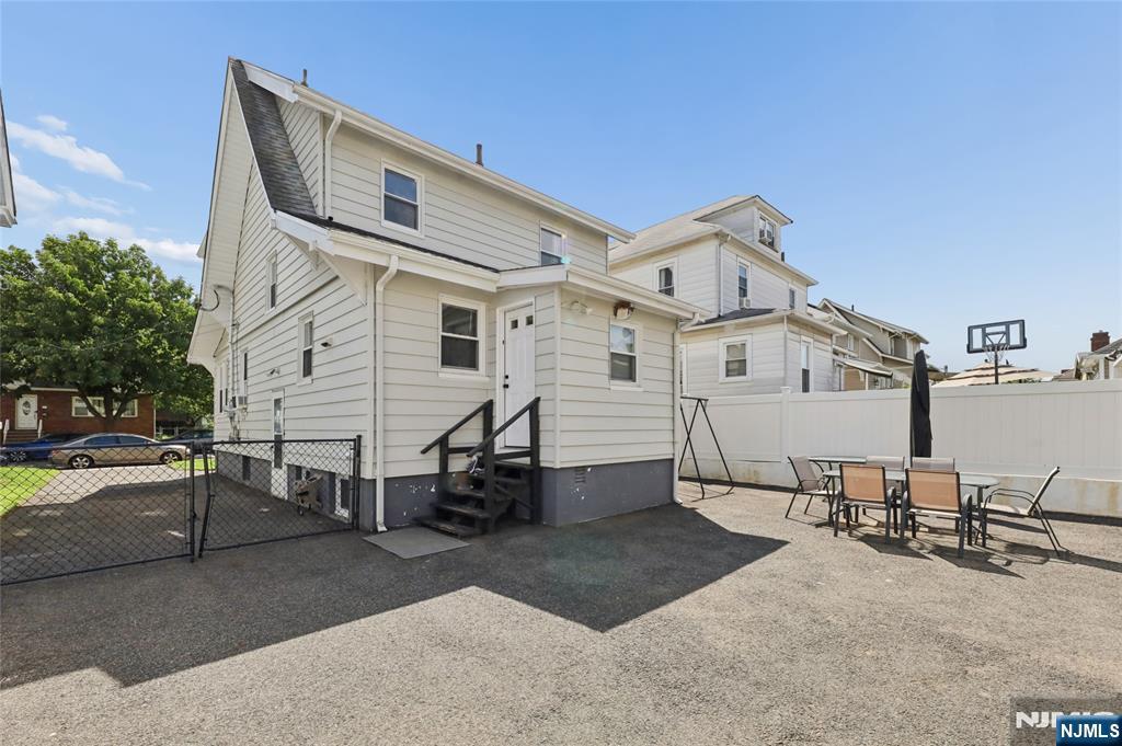 32 Barrington Avenue Property Photo 8