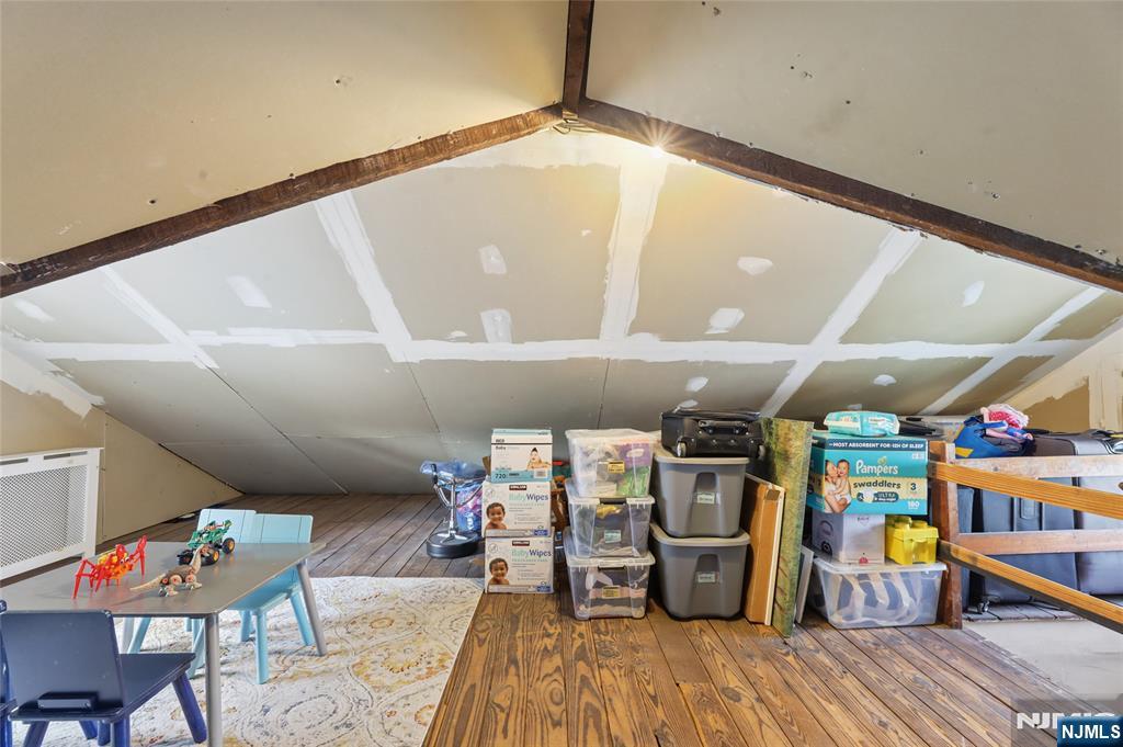 32 Barrington Avenue Property Photo 41