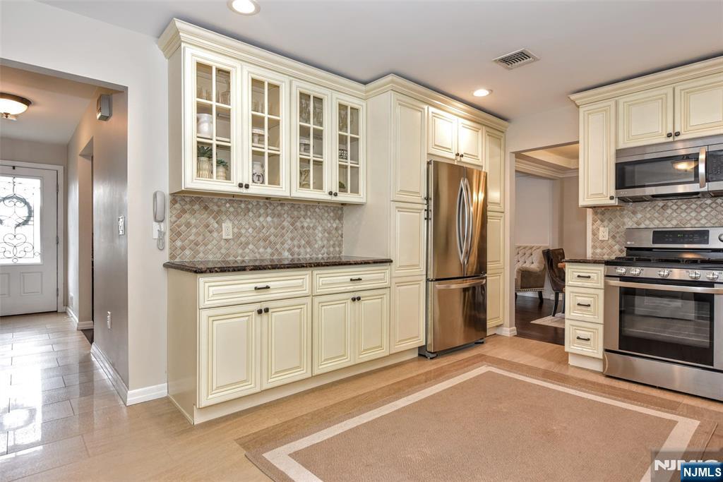 113 Grove Street Property Photo 16