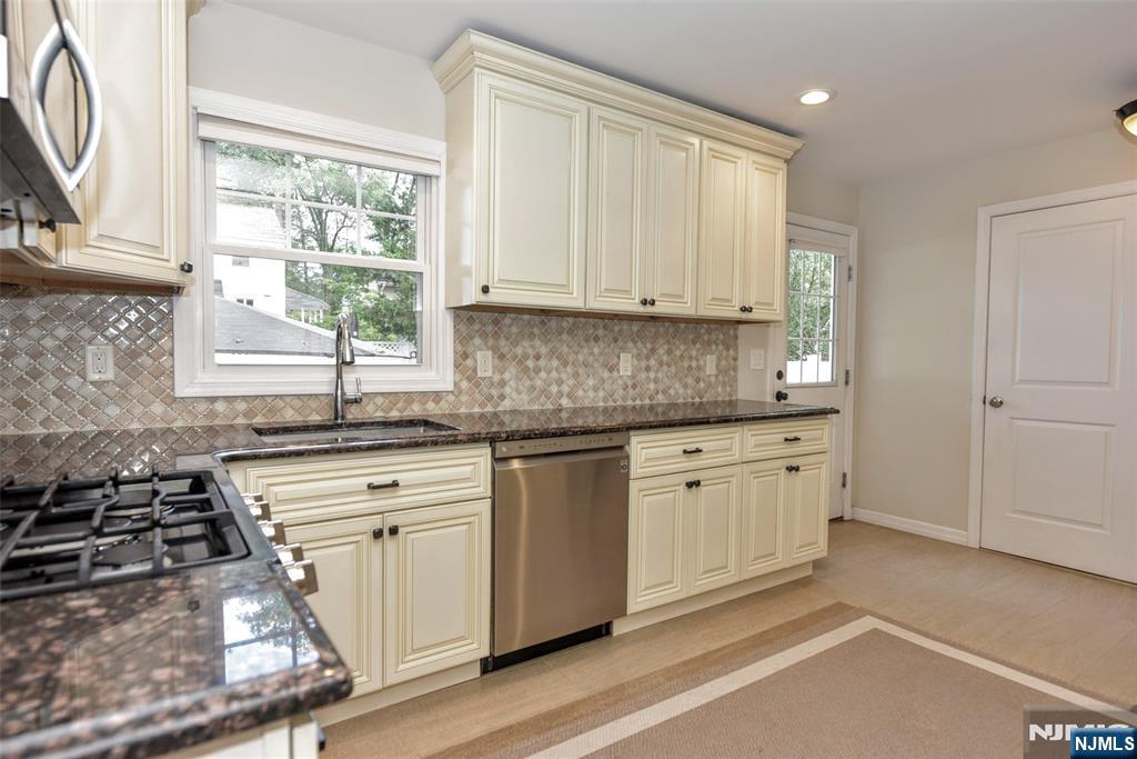 113 Grove Street Property Photo 17