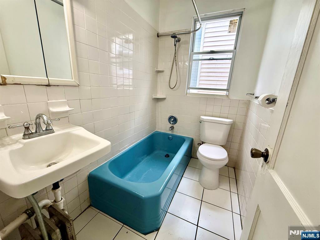 618 Jersey Street 2 Property Photo 5