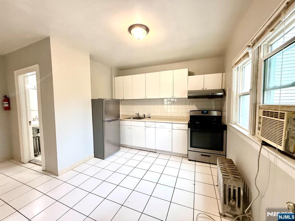 618 Jersey Street 2 Property Photo 8