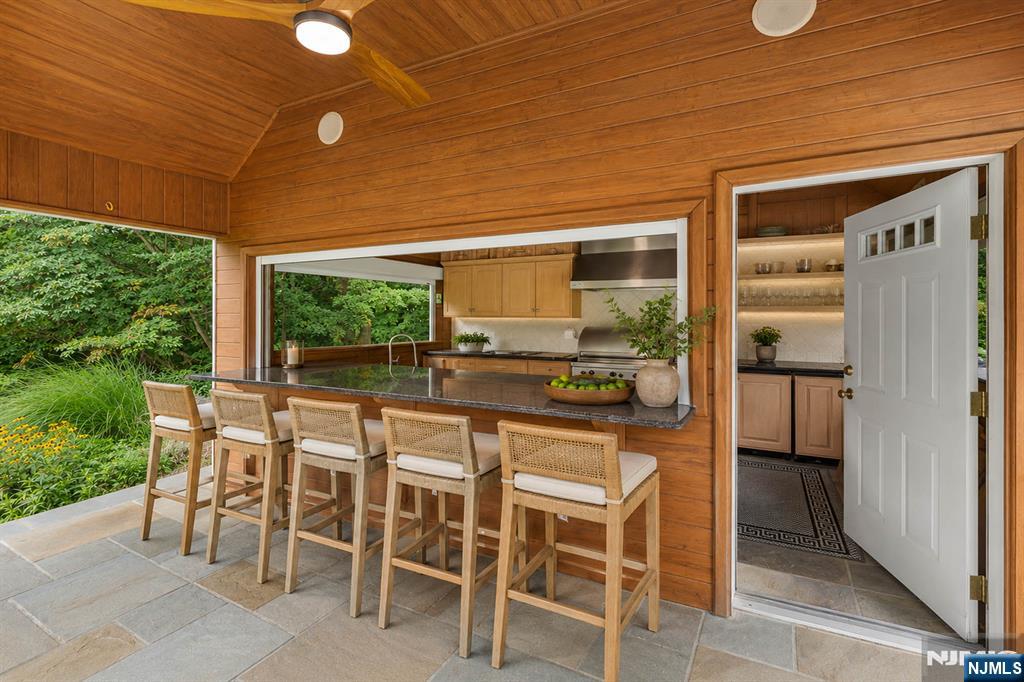 38 Bridle Way Property Photo 5