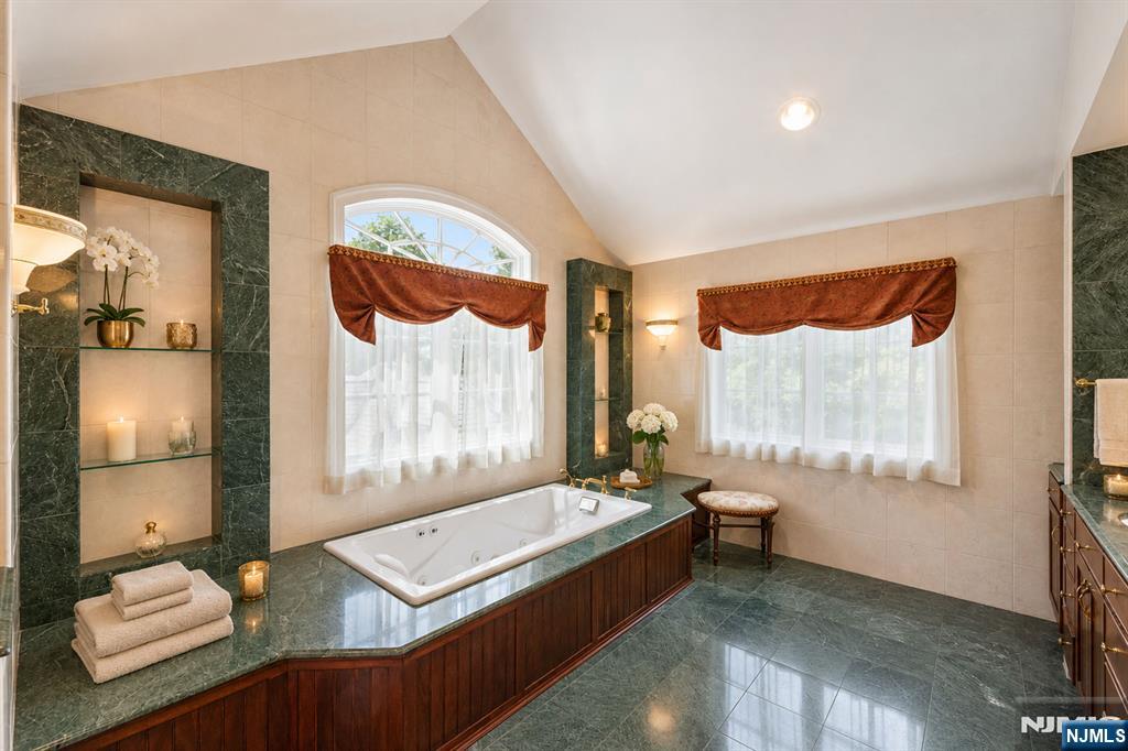 38 Bridle Way Property Photo 45