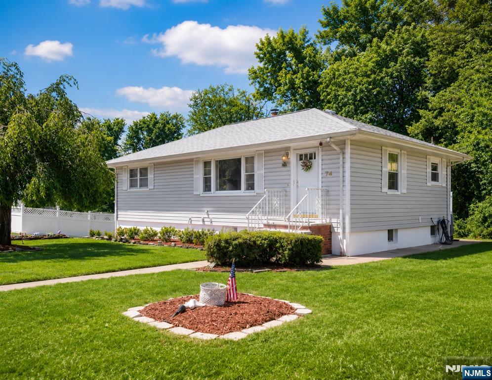 74 Farmingdale Road Property Photo 3