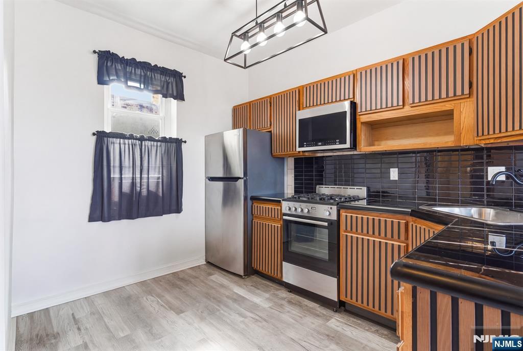 1870 John F Kennedy Boulevard 4f Property Photo 7