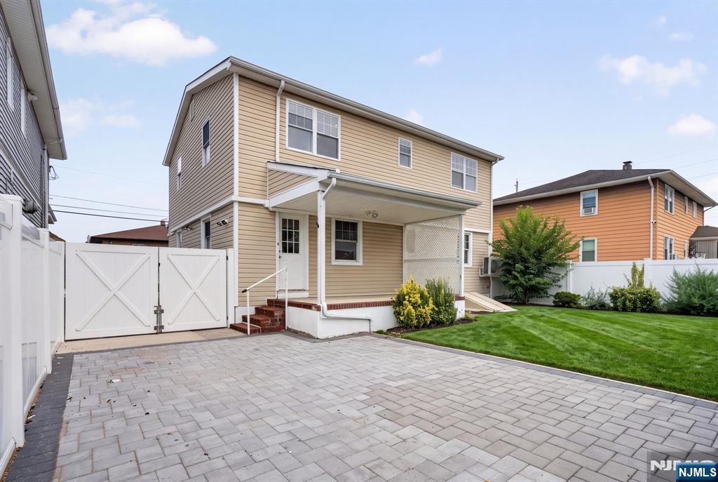 470 Grace Avenue Property Photo 4