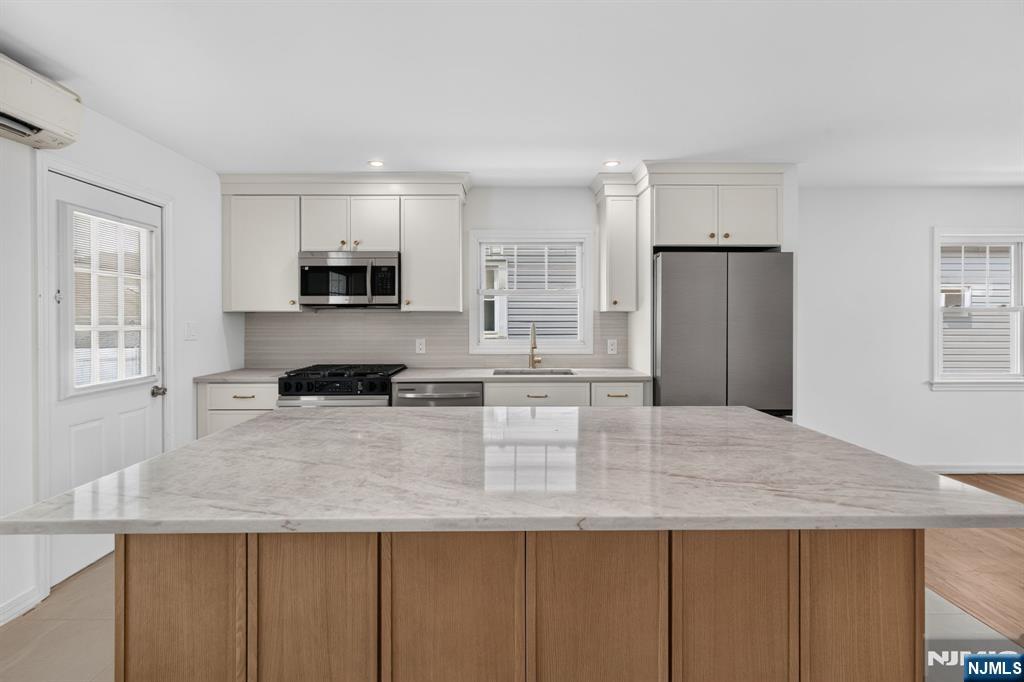 470 Grace Avenue Property Photo 11