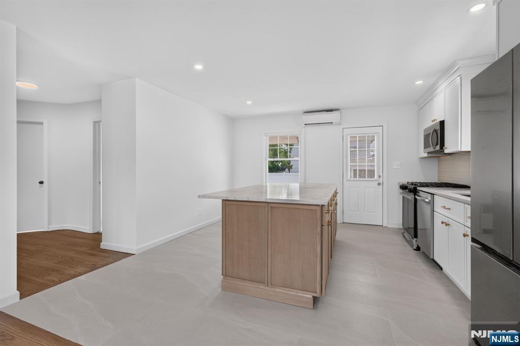 470 Grace Avenue Property Photo 13