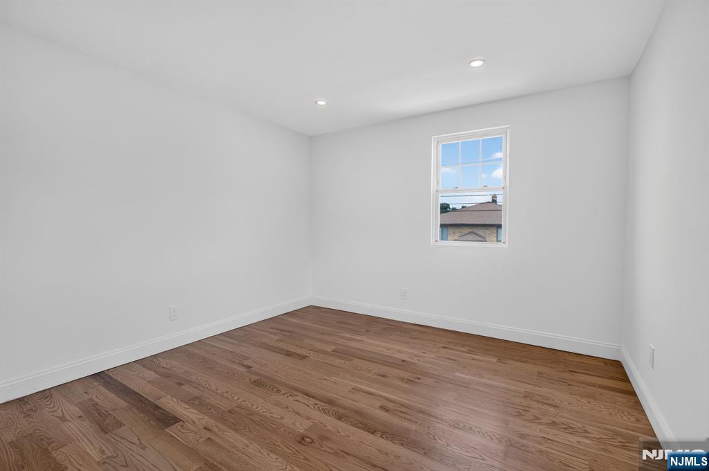 470 Grace Avenue Property Photo 29