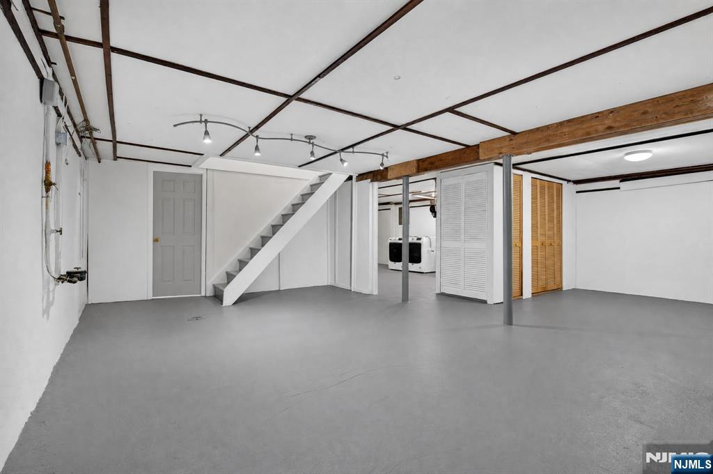 470 Grace Avenue Property Photo 34