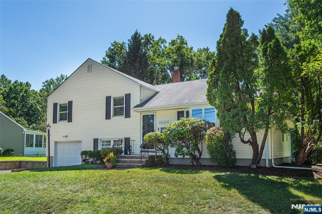 8 Judith Place Property Photo 2