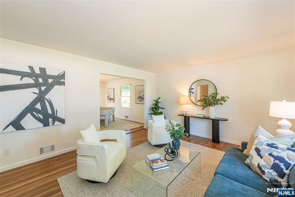 8 Judith Place Property Photo 5