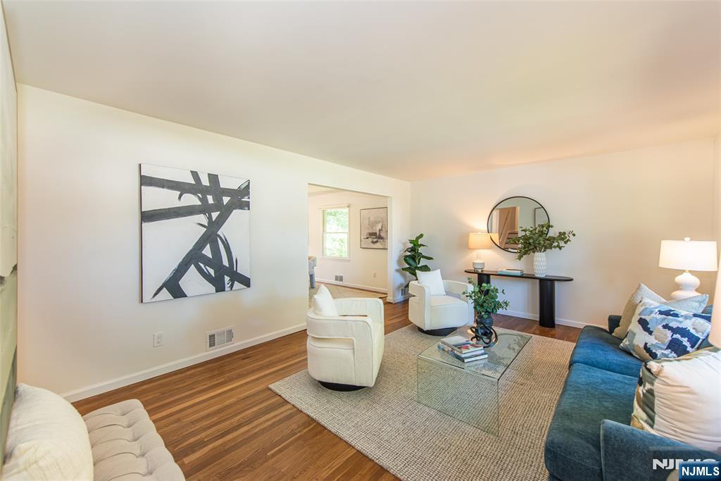 8 Judith Place Property Photo 6