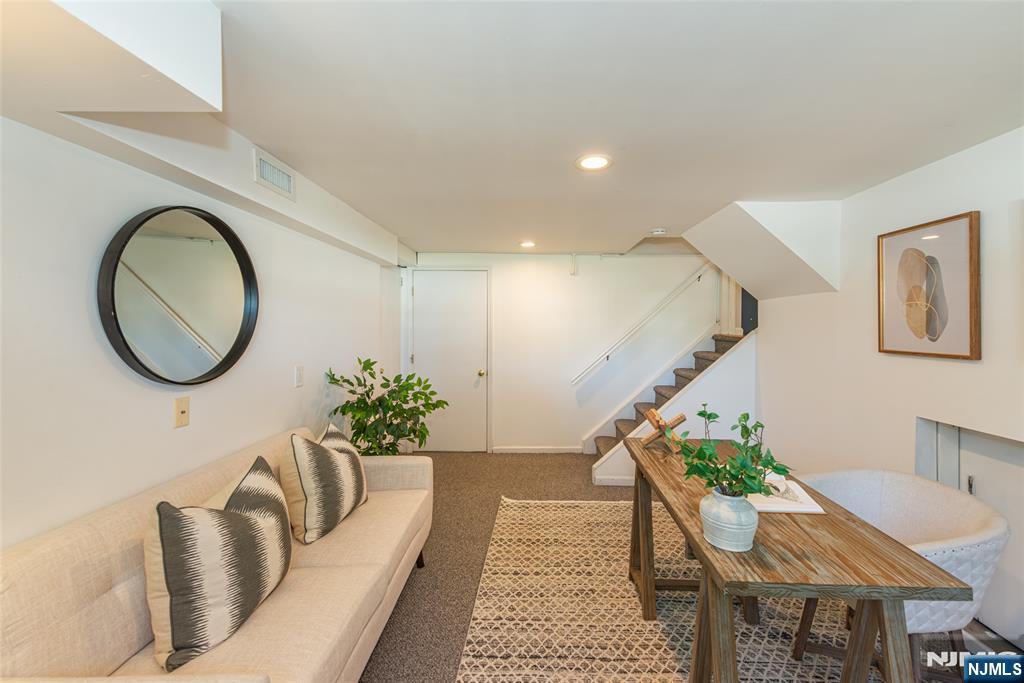 8 Judith Place Property Photo 41