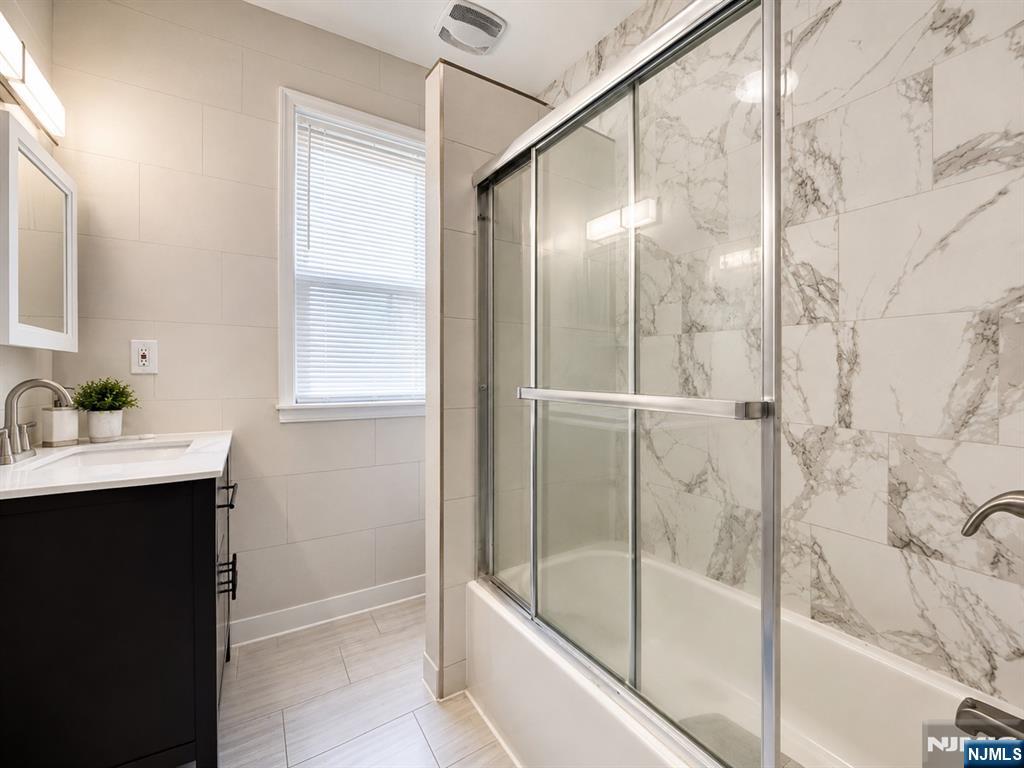 305 Ann Street 2 Property Photo 6