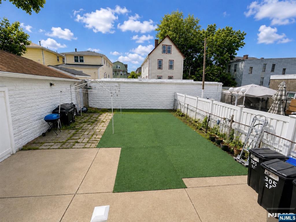 305 Ann Street 2 Property Photo 10