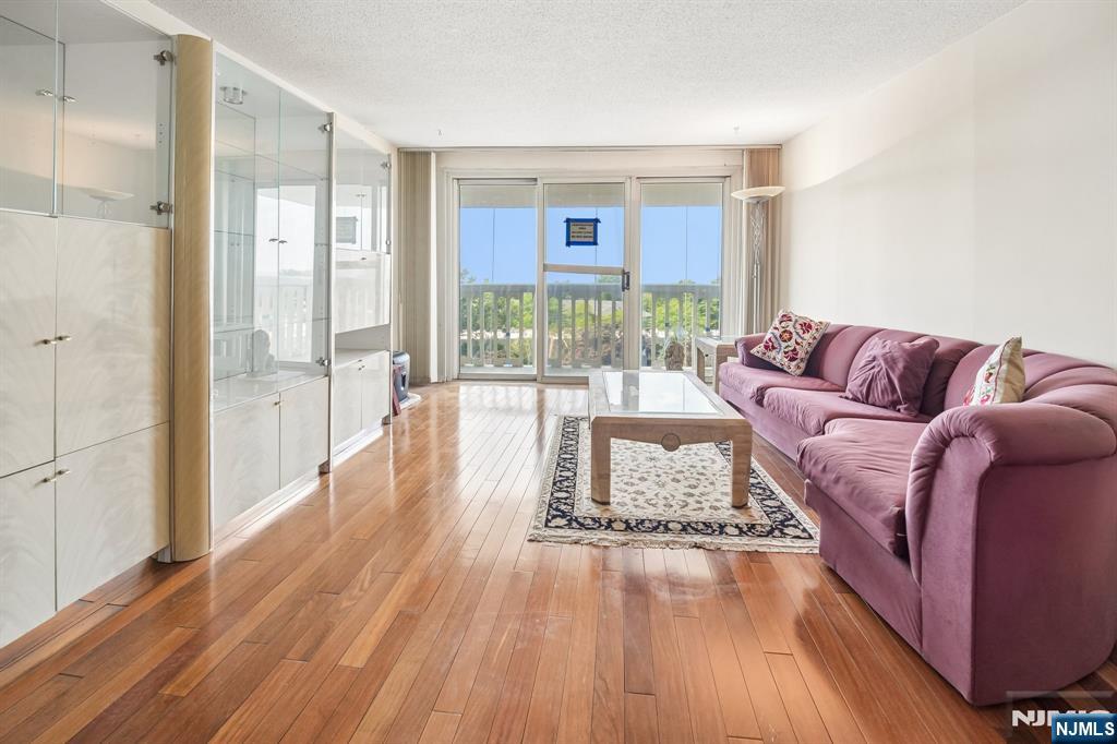 555 North Avenue 8N Property Photo 1