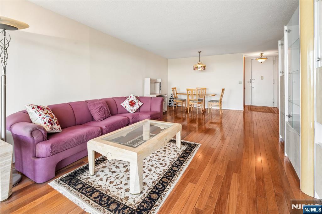 555 North Avenue 8n Property Photo 2