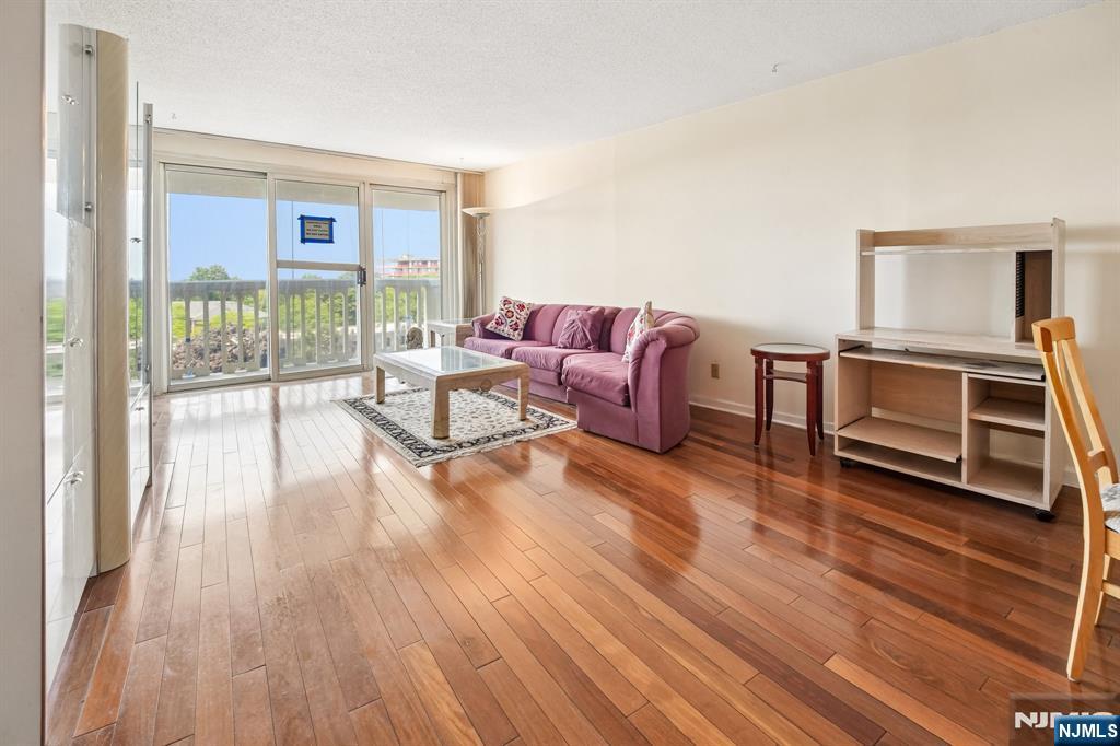 555 North Avenue 8n Property Photo 5