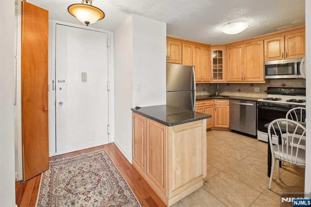555 North Avenue 8n Property Photo 7